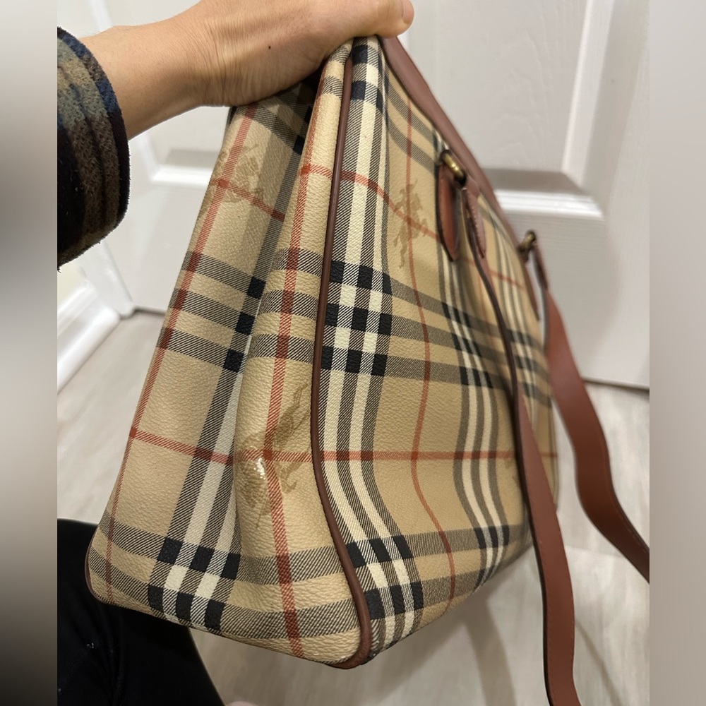 Burberry - Picture 9 of 17
